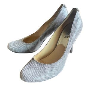 Michael Kors gray silver leather Snakeskin look round toe pumps heels size 9
